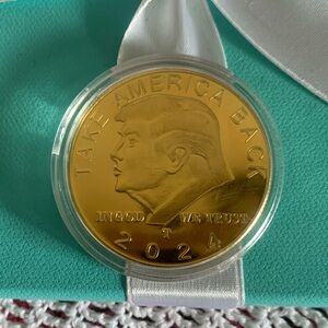Commemorative Trump Gold-Colored Coin 2024 321